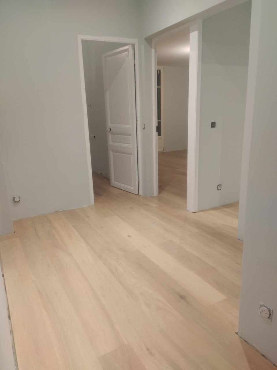 Parquet bois clair posé au rez-de-chaussée d’une maison à Nice